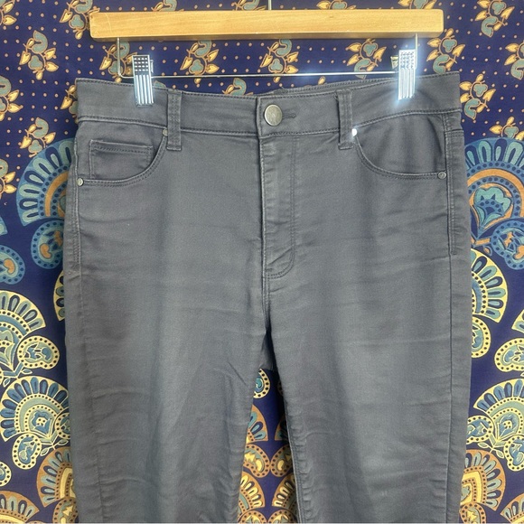 🦋5/20$🦋 Design Lab dark grey skinny jeans - Picture 2 of 13